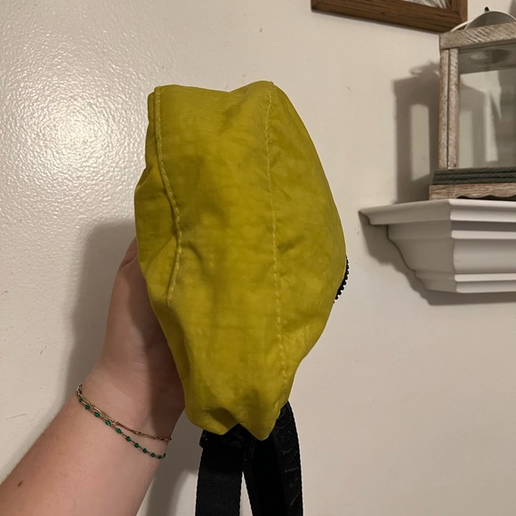 Baggu “Sour” Mini Crescent Bag UO Exclusive Color - Picture 3 of 8